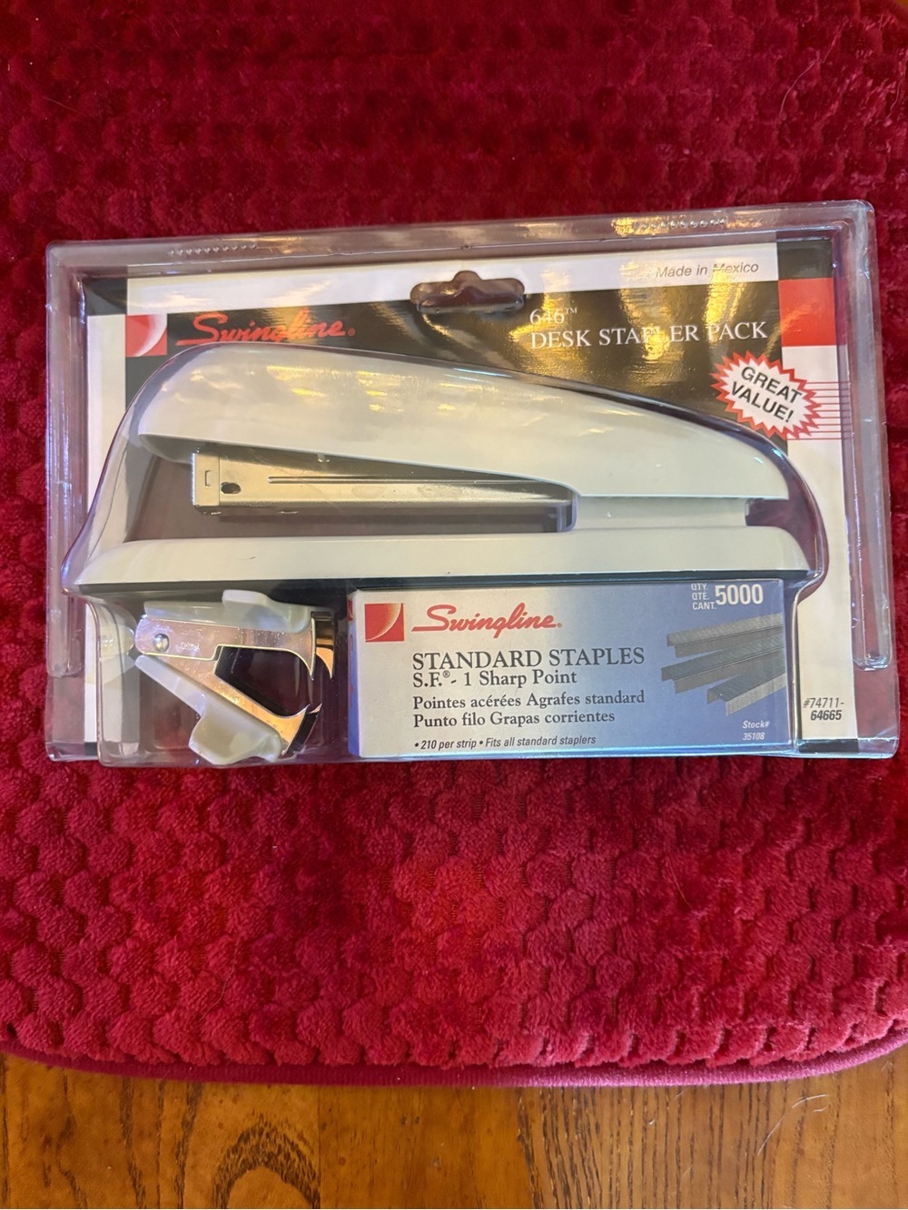Swingline 646 Desk Stapler Pack White Sealed w/ Staple Remover & 5,000 Staples